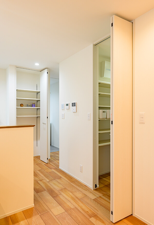 キッチン横収納